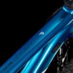 Cube Attention Pro metallicteal n white