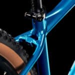 Cube Attention Pro metallicteal n white