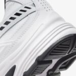 WMNS NIKE INITIATOR